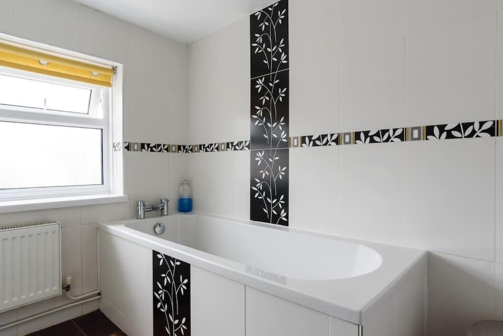 Вилла Colliers House Abercanaid Экстерьер фото